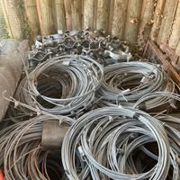 Funi in acciaio e collari per pali