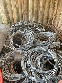 Funi in acciaio e collari per pali