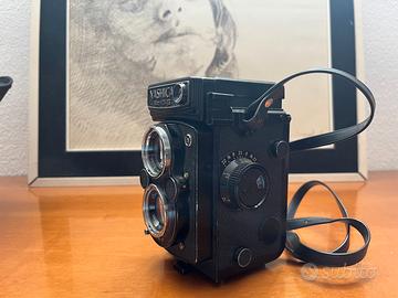 MACCHINA FOTOGRAFICA YASHICA MAT 124 G