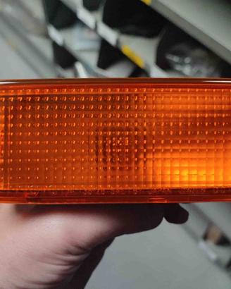 FANALE ANTERIORE DX VOLKSWAGEN TARO 1989 OE J81510