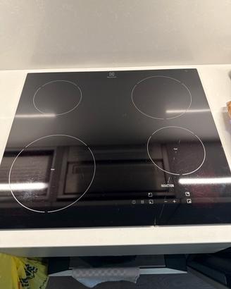 Piano induzione electrolux KTI6430E