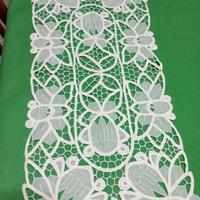 centro ricamato a mano 