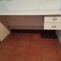 Scrivania e poltroncina