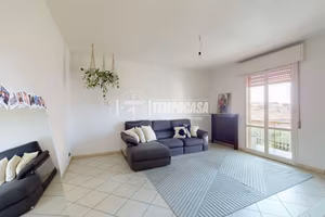 RIF: A519 - Trilocale luminoso con garage.
