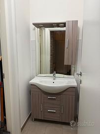 Mobiletto bagno con specchiera