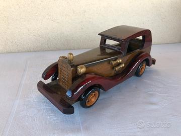 Modellino auto in legno