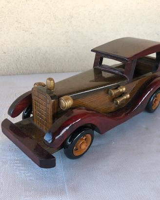 Modellino auto in legno