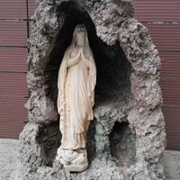 Grotta con Madonna