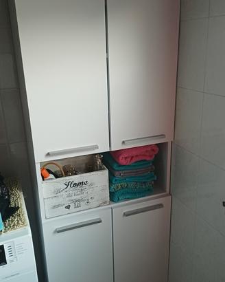 mobile bagno con cestone biancheria