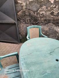 tavolo e sedie da giardino