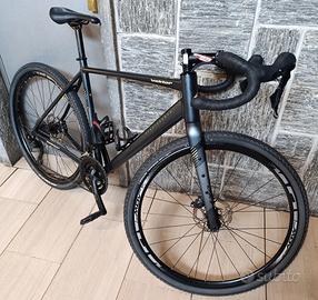 Bicicletta Gravel Vektor Renaissance Shimano GRX 
