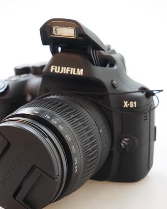 FUJIFILM X-S1