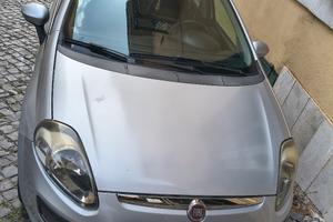 auto fiat punto evo.