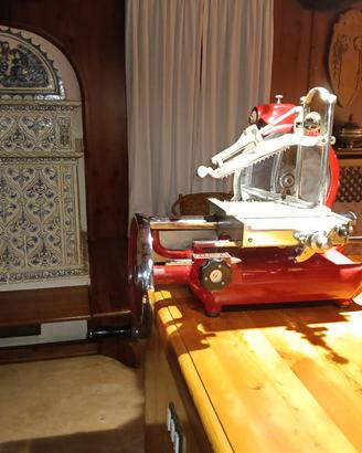 affettatrice rossa a volano olicron