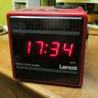 radiosveglia Vintage Lenco rossa a cubo 12 x 12 x