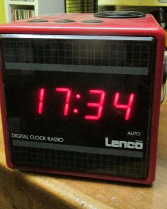 radiosveglia Vintage Lenco rossa a cubo 12 x 12 x