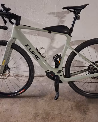 gravel e-byke Cube 