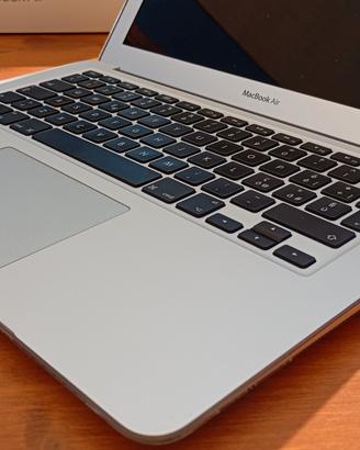 macbook air 2017 con cover, scatola e caricatore
