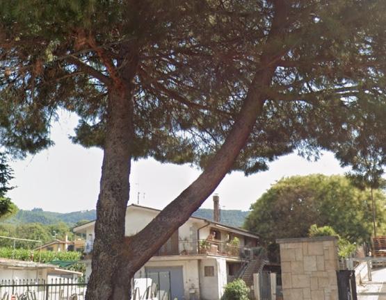 Piccolo Laboratorio con piazzale