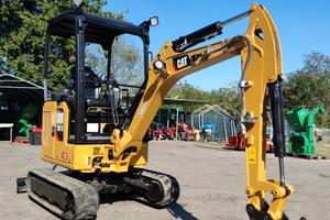 CAT 301.8 anno 2019 con 3 benne