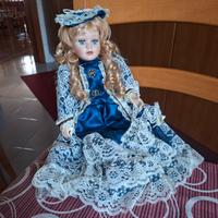 Bambola di porcellana vintage