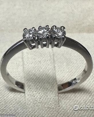 ANELLO TRILOGY ORO BIANCO 18kt. E DIAMANTI