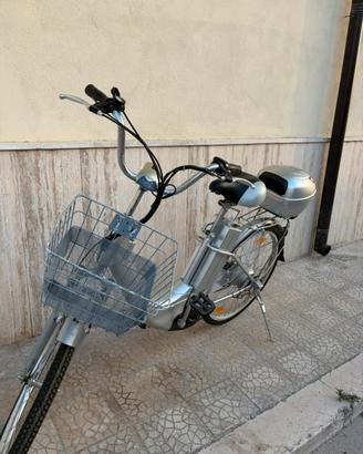 Bici elettrica con pedalata assistita