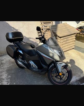 Honda integra 750
