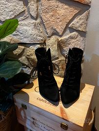Stivaletto scamosciato nero