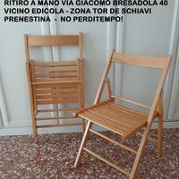 Coppia di sedie di legno pieghevoli salva-spazio