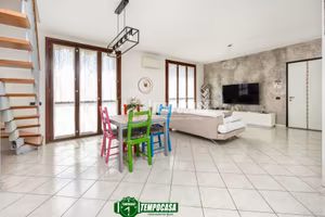 TRILOCALE DUPLEX CON TERRAZZO, BOX E CANTINA