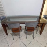 Tavolo in vetro e legno massello