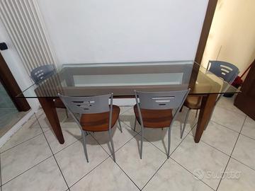 Tavolo in vetro e legno massello