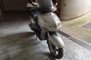 Scooter Yamaha Versity 300