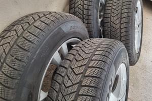 225x65 R17 invernali Pirelli Scorpion Winter