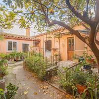 Indipendente con due cortili