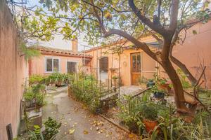 Indipendente con due cortili