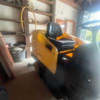 Lavasciuga pavimenti uomo a bordo della Karcher