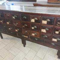 Cassettiera cinese con ripiano in marmo