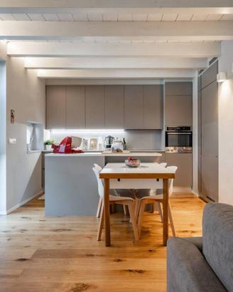 Appartamento di 110 m² con 3 locali e box auto a L