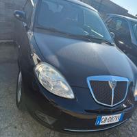 Lancia Ypsilon 1.3 MJT 75 CV Oro