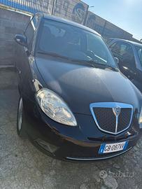 Lancia Ypsilon 1.3 MJT 75 CV Oro