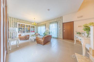 VILLA A SCHIERA A MONTE PORZIO CATONE