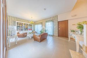 VILLA A SCHIERA A MONTE PORZIO CATONE