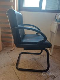 Due sedie da ufficio in ecopelle nera