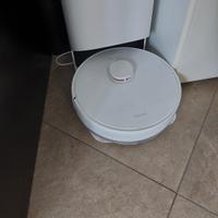 Robot lava ed aspira pavimenti