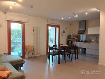 Appartamento su due livelli e giardino privato