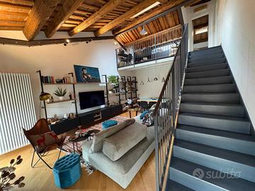 Attico / Mansarda di 135 m² con 4 locali a Ferrara