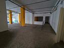 ampio-locale-di-400-mq-con-5-vetrine