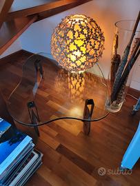 tavolino cristallo  e lampada rotonda 
